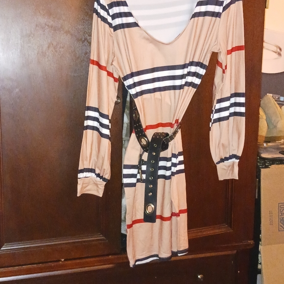 Dress - Picture 3 of 3